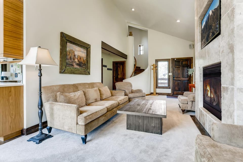 Wellington Haus: Dog Friendly Home, Hot Tub, Views House in Breckenridge