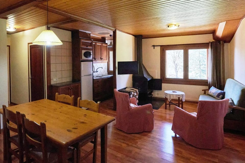 Kitchen or kitchenette, Living room, Dining area