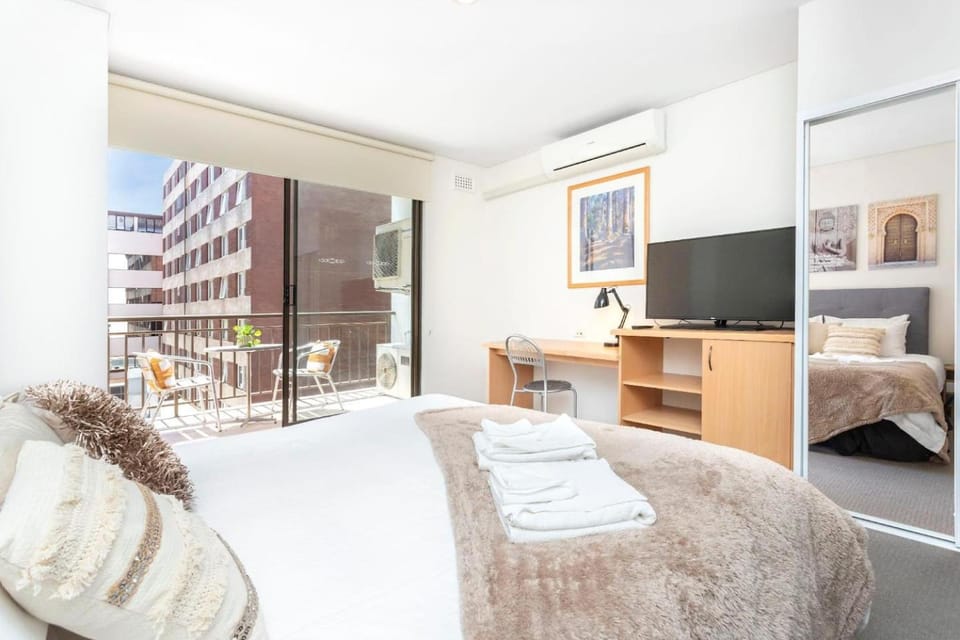 404 Big Beautiful One Bed & Balcony Apartment in Perth