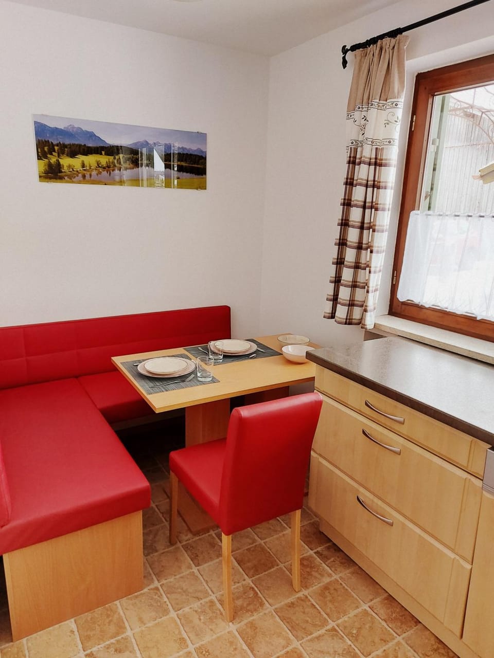 Kitchen or kitchenette, Seating area, Dining area
