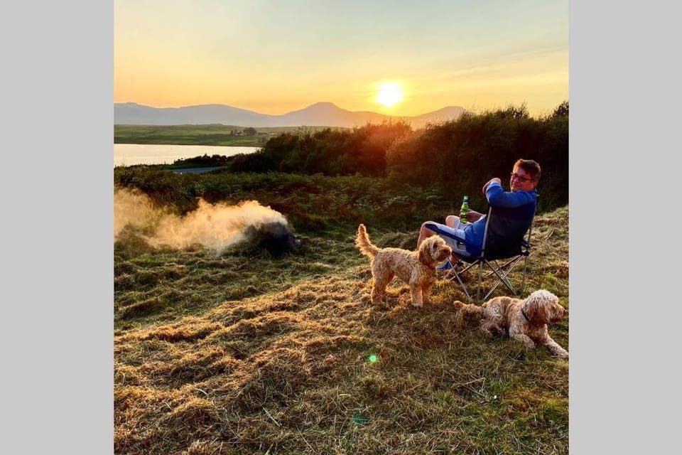 Property building, Nearby landmark, Natural landscape, Autumn, On site, Garden view, Landmark view, Mountain view, Sea view, Sunset