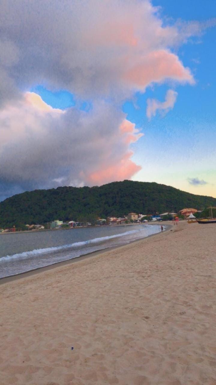 Casa Enseada, Prainha, Praia Grande com ar nos 2 quartos House in São Francisco do Sul