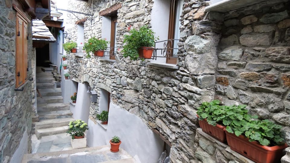 Patio, Facade/entrance