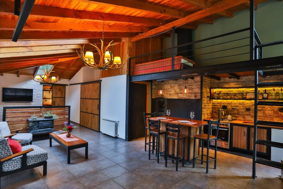 Kitchen or kitchenette, Living room, Seating area, Dining area, oven