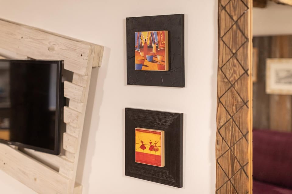 Living room, Decorative detail