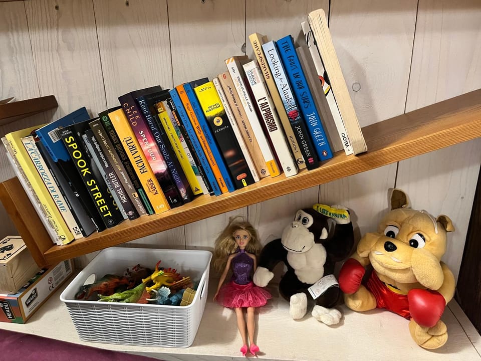 Library, Living room