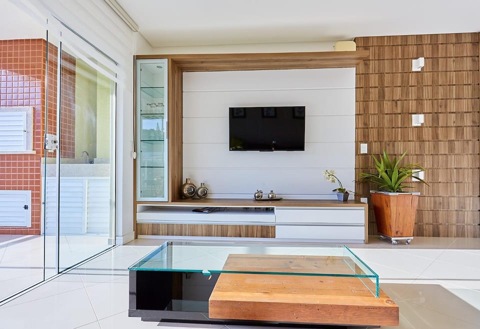 1075 Apartamento localizado a 100 metros da praia com 02 dormitórios e ampla sacada na praia do centro de Bombinhas Apartment in Bombinhas