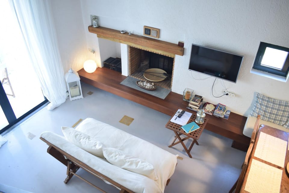 Library, TV and multimedia, Coffee/tea facilities, Living room, Seating area, Dining area