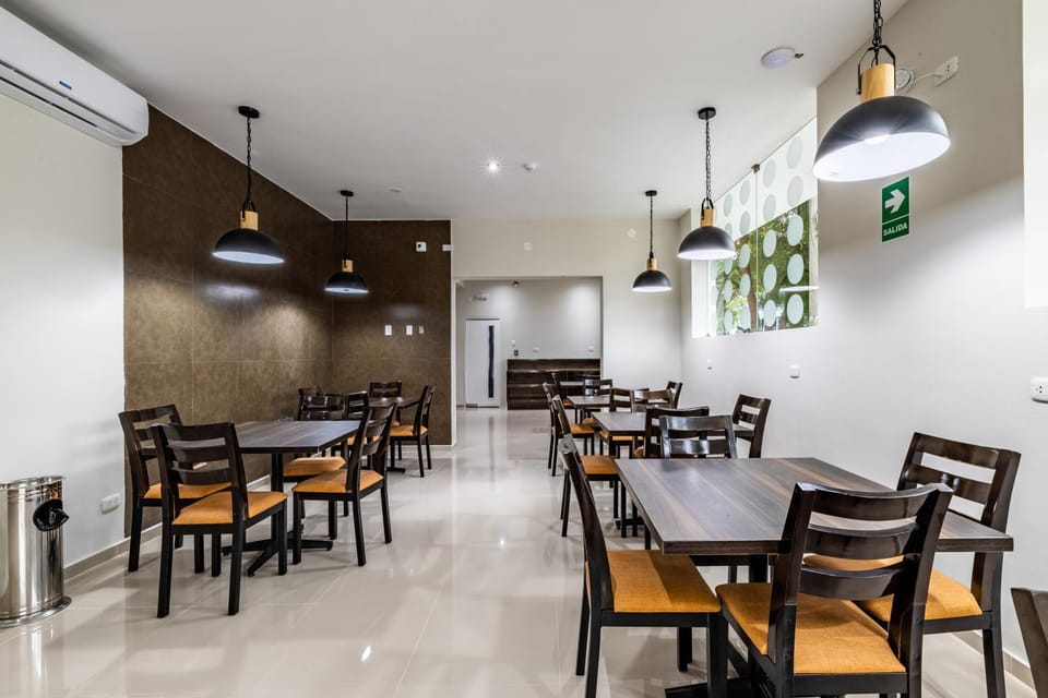 Restaurant/places to eat, Dining area, air conditioner