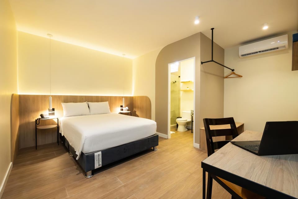 Bed, Photo of the whole room, Bedroom, air conditioner