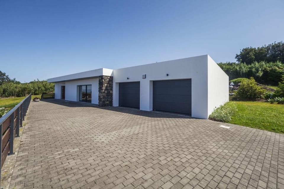 Property building, Facade/entrance, Off site