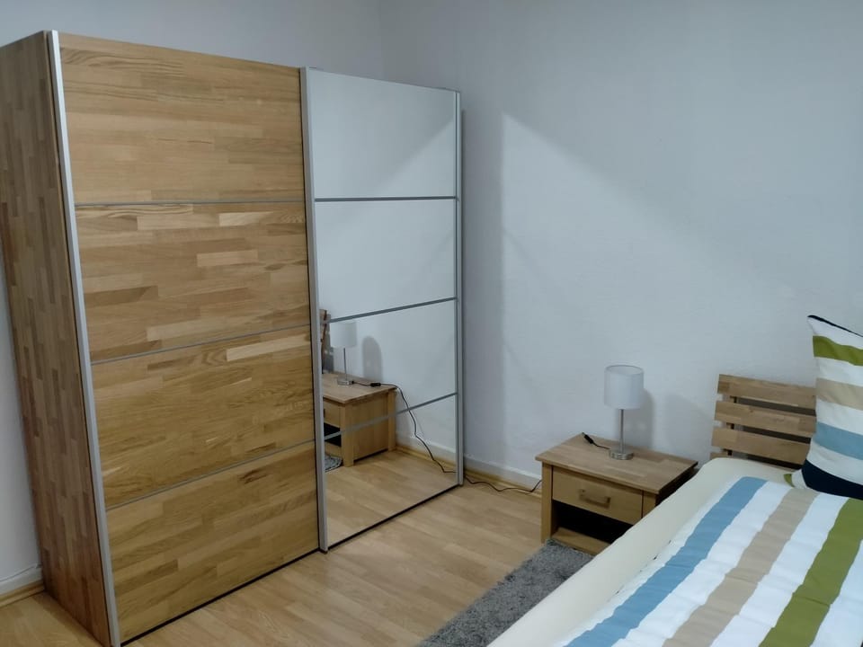 Photo of the whole room, Bedroom, wardrobe