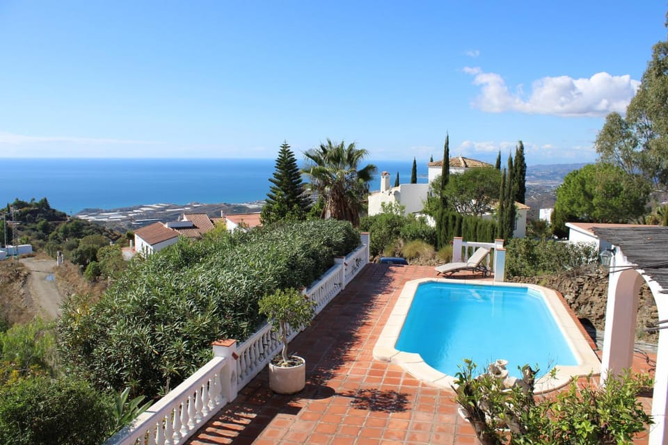 Pool view, Sea view, Swimming pool, sunbed
