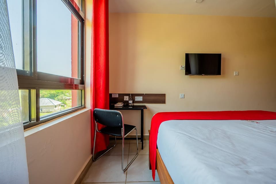 Bed, TV and multimedia, Bedroom
