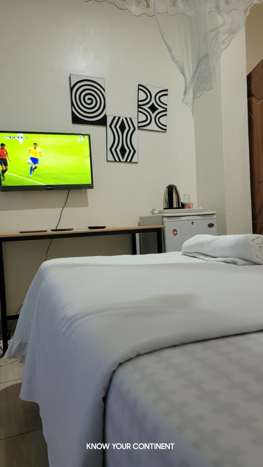 Bed, TV and multimedia, Bedroom