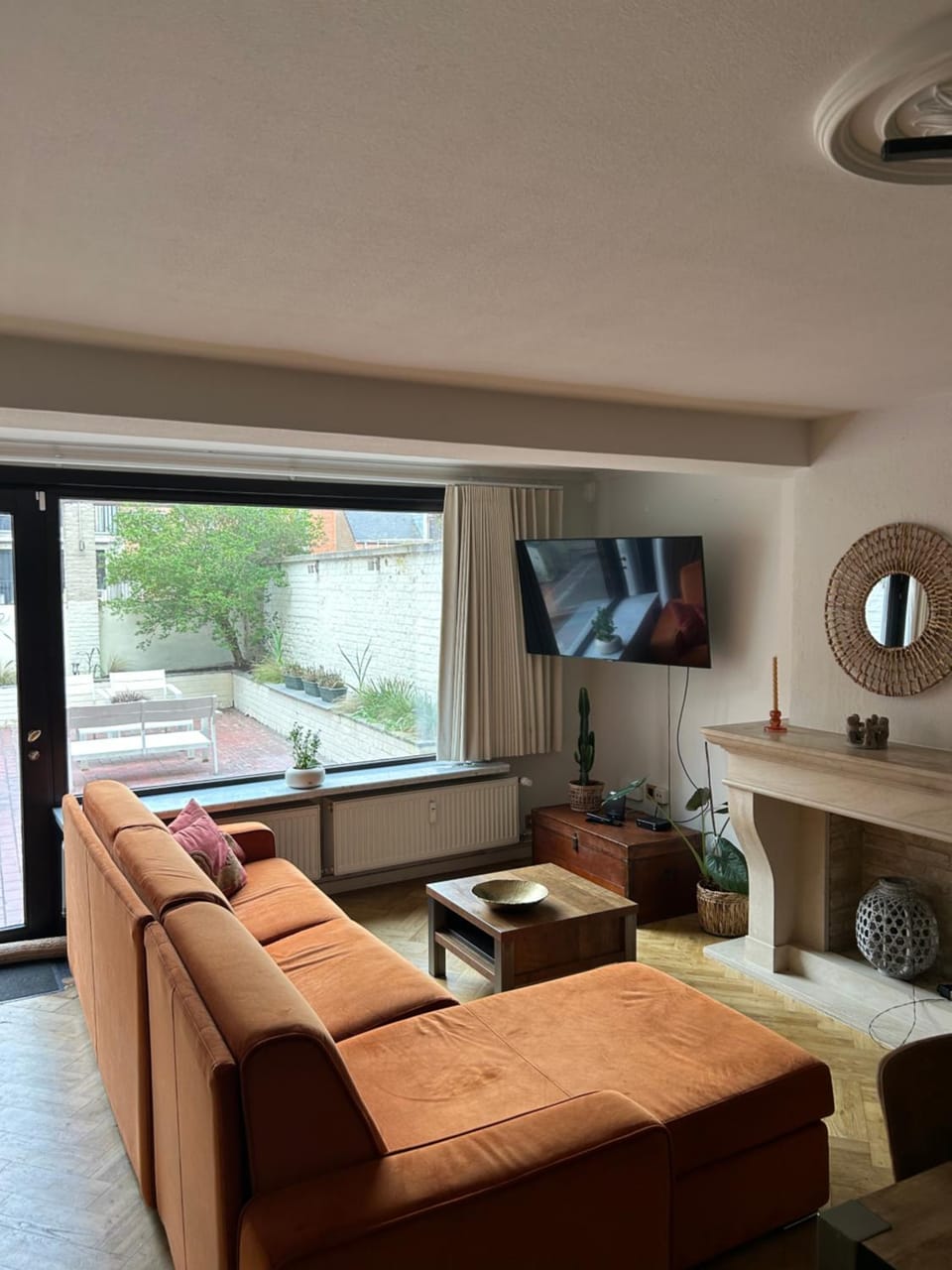 Communal lounge/ TV room, TV and multimedia, Living room, Seating area, Dining area, fireplace