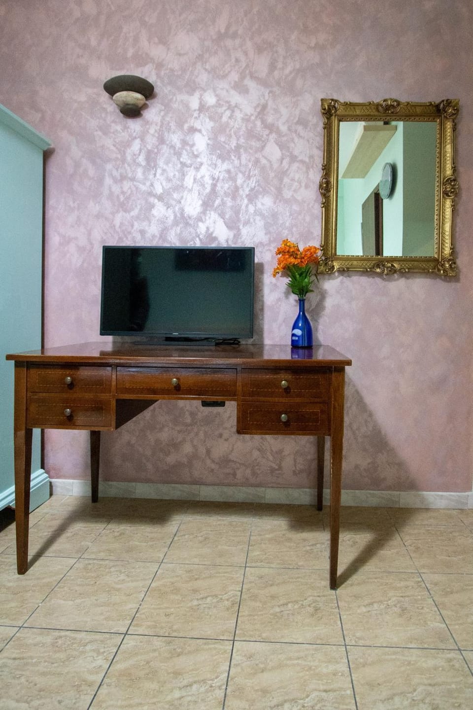 Communal lounge/ TV room, TV and multimedia, Decorative detail