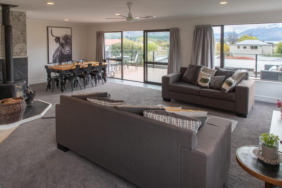 Pip's Lakeview Retreat House in Wanaka