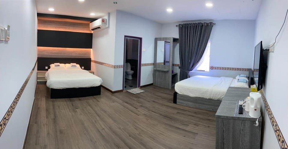 Bed, TV and multimedia, Photo of the whole room, Bedroom, towels, air conditioner