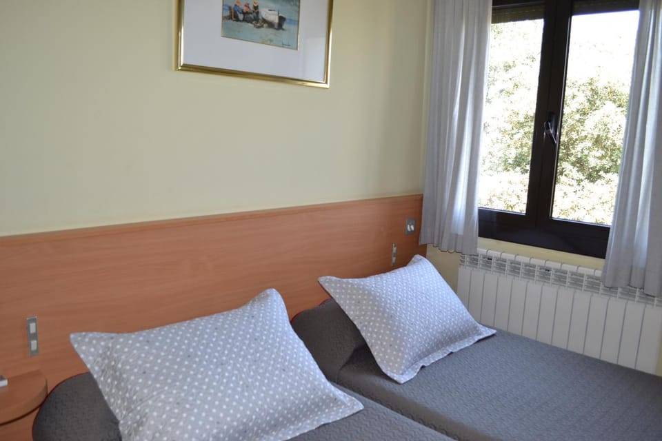 Hostal Bartis Bed and Breakfast in Figueres