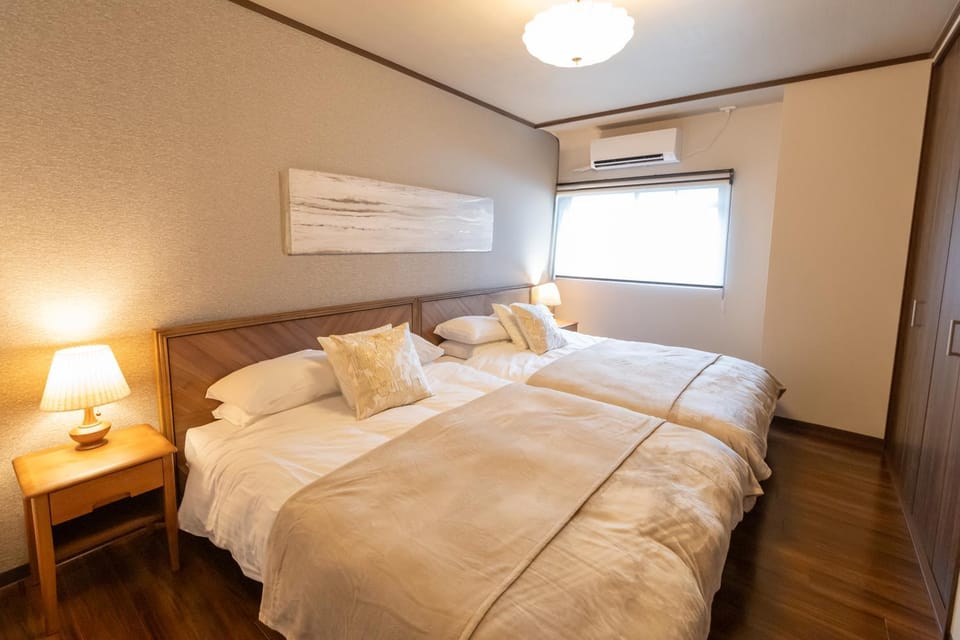 Bed, Bedroom, air conditioner
