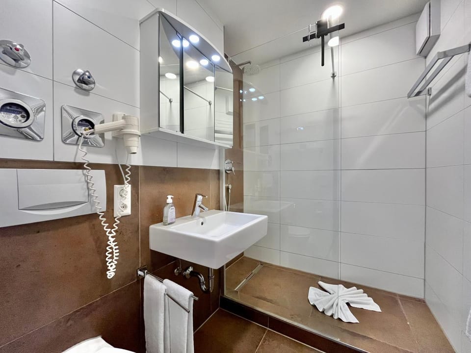 Shower, Bathroom, Bath