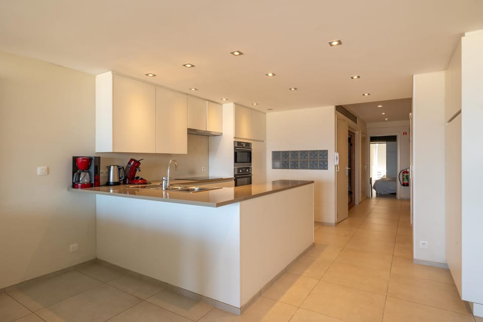 Kitchen or kitchenette, dishwasher, oven, stove