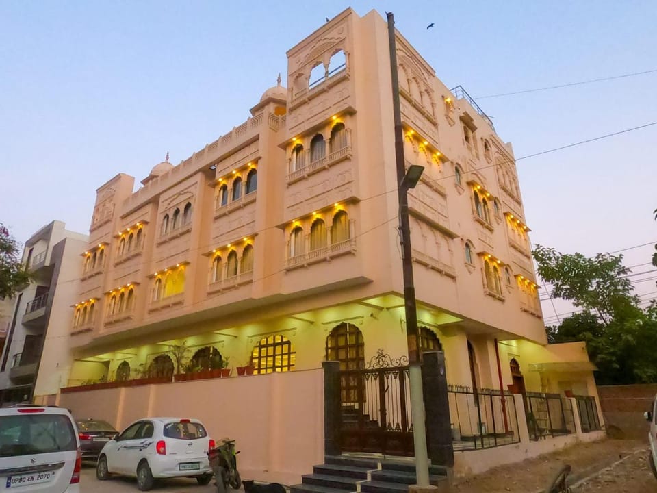 Property building, Day, Location
