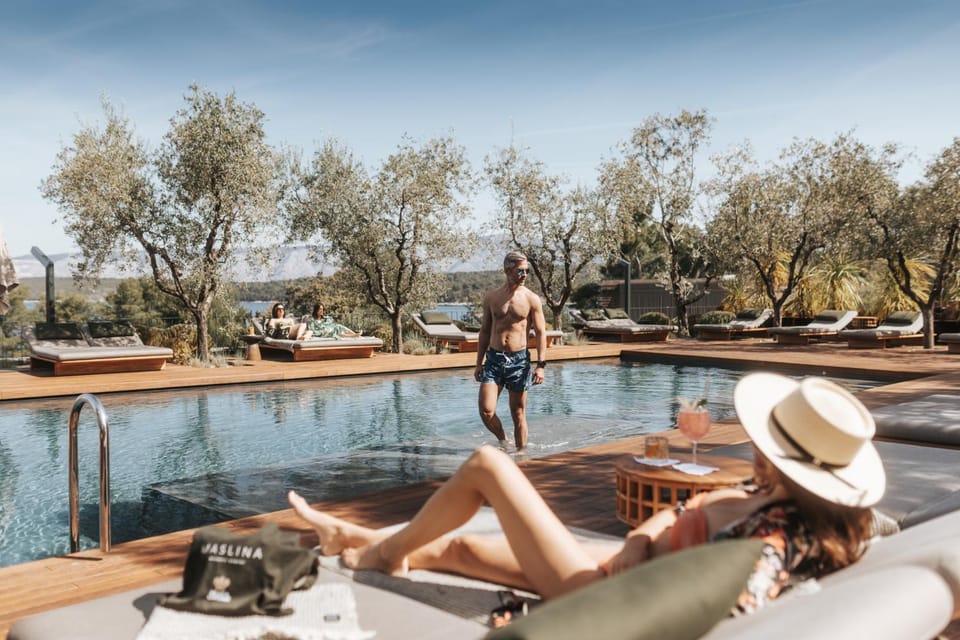 People, Natural landscape, Guests, Pool view, Swimming pool, Swimming pool, sunbed