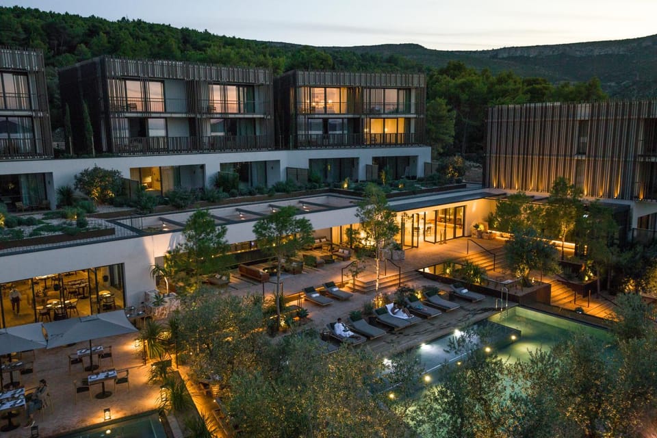 Property building, Natural landscape, Swimming pool, Location