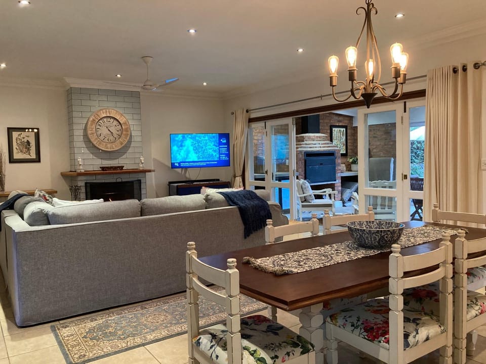 Communal lounge/ TV room, Living room, Dining area, flat iron