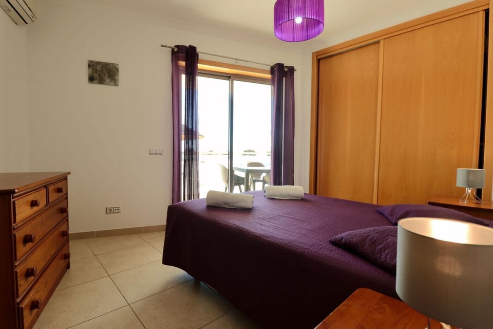 Olhos De Água 1BR with Pool, AC and Free Parking Apartment in Olhos de Água
