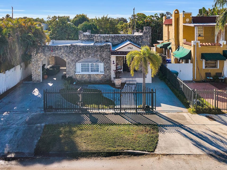 Boho Studio in Little Havana Bed and Breakfast in Coral Gables