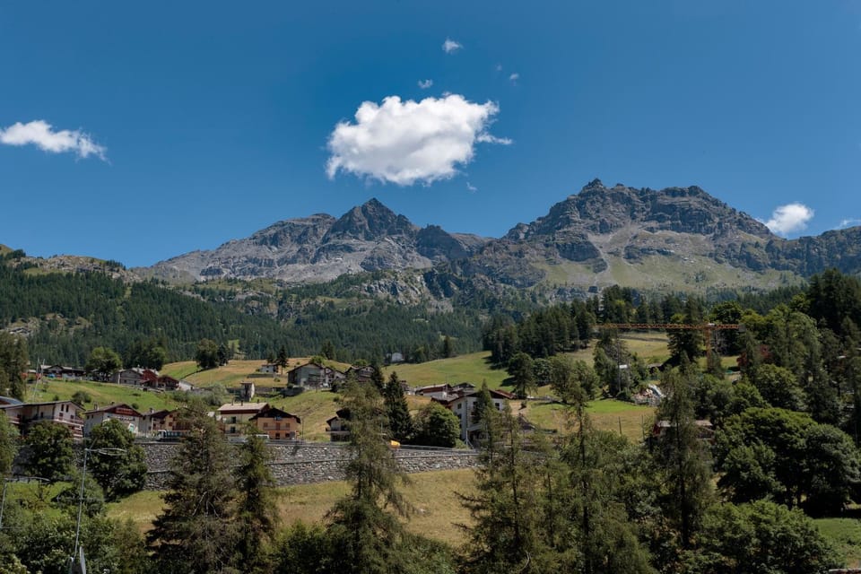 Neighbourhood, Natural landscape, Mountain view