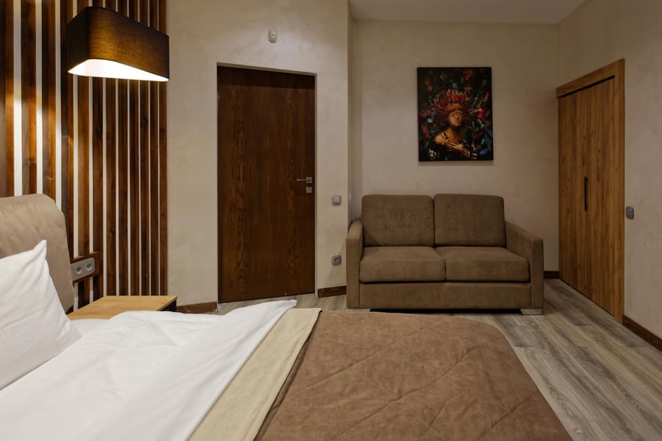 Bed, Photo of the whole room, Seating area, Bedroom