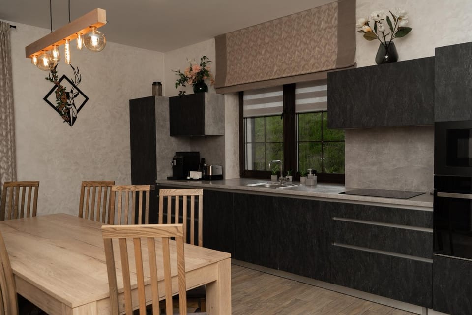 Coffee/tea facilities, Kitchen or kitchenette, Dining area, minibar, pet friendly, stove