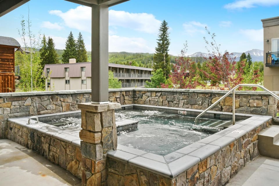 Hot Tub, Mountain view