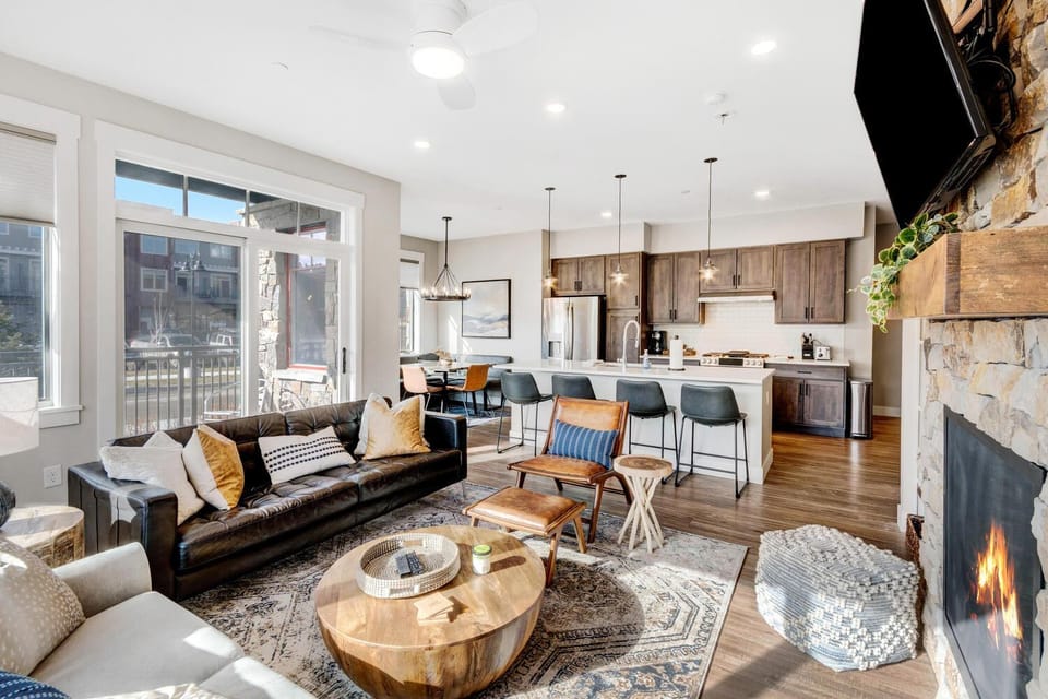 Kitchen or kitchenette, Living room