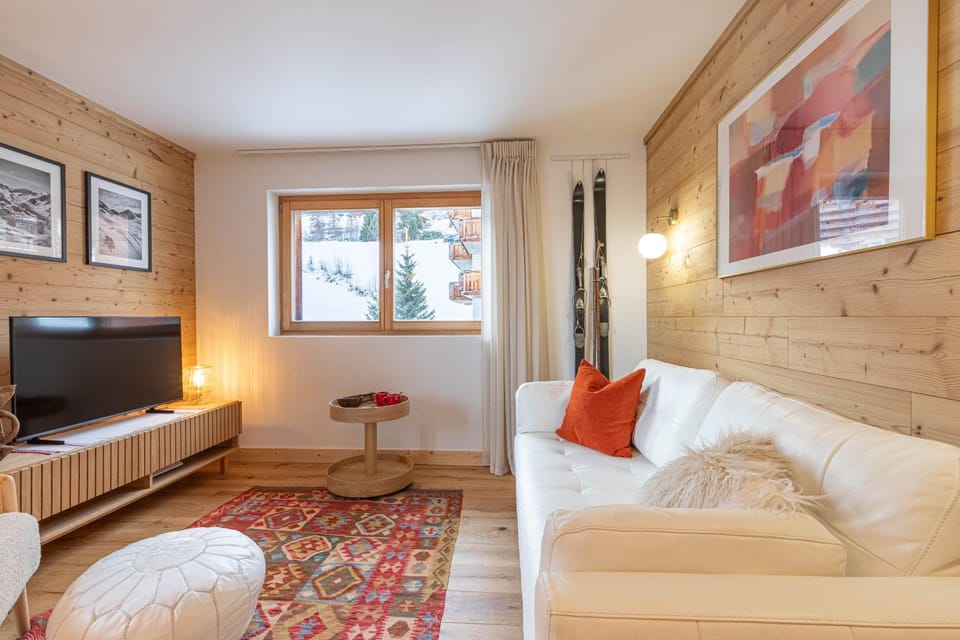 Communal lounge/ TV room, Living room