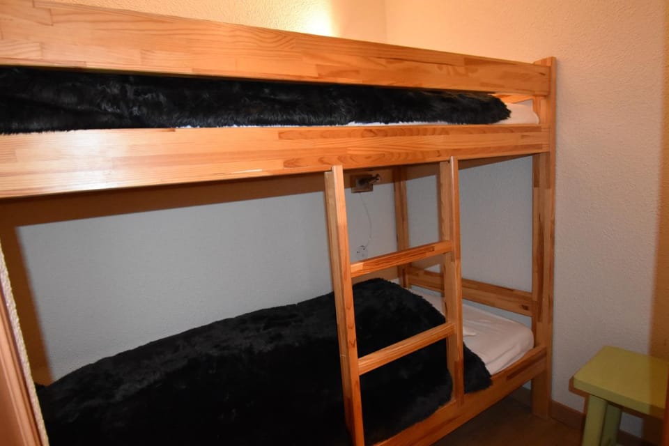 bunk bed