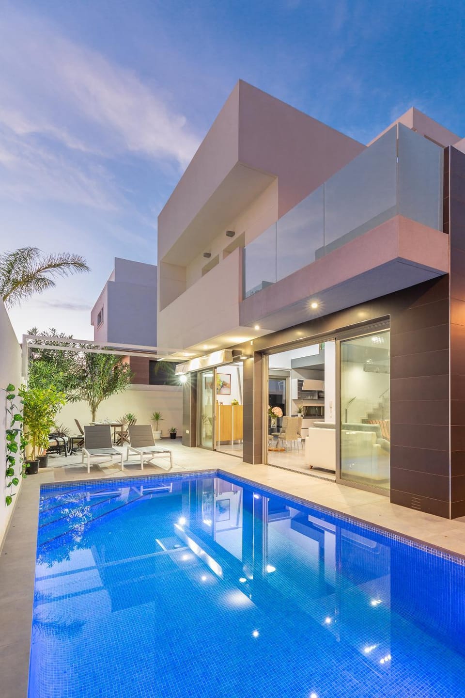 Property building, Garden, Swimming pool