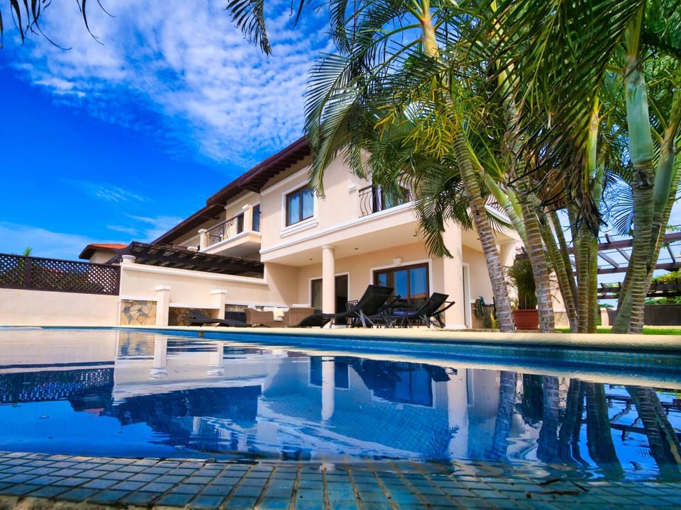 Property building, Pool view, Swimming pool, sunbed