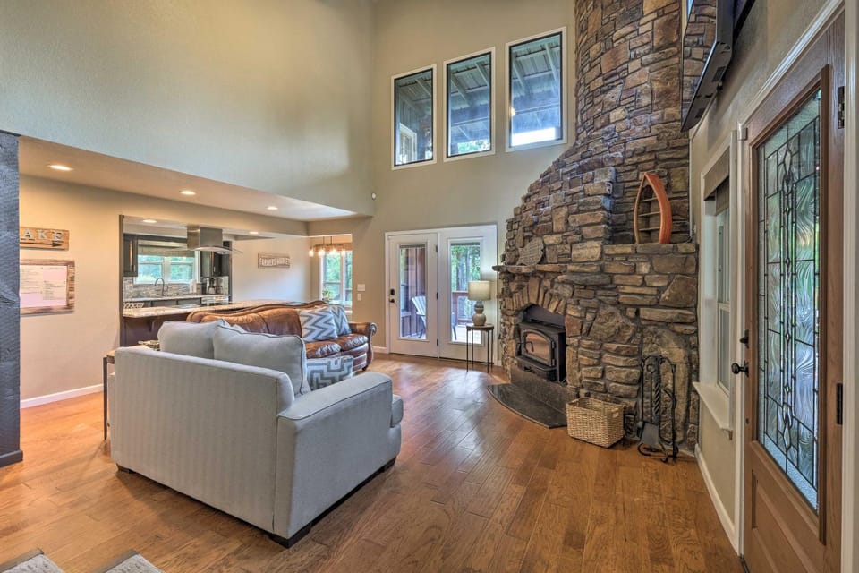 Waterfront Beaver Lake Hideaway w/ Kayaks & More! House in Arkansas