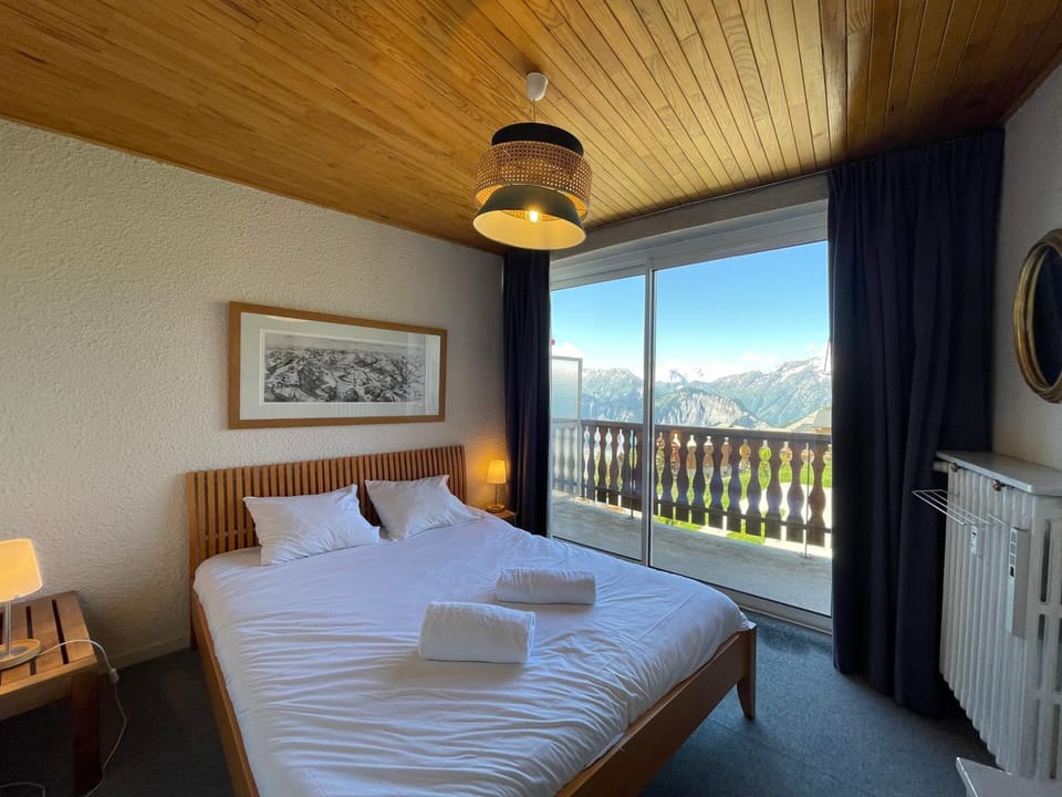Bed, View (from property/room), Balcony/Terrace, Photo of the whole room, Bedroom, Mountain view