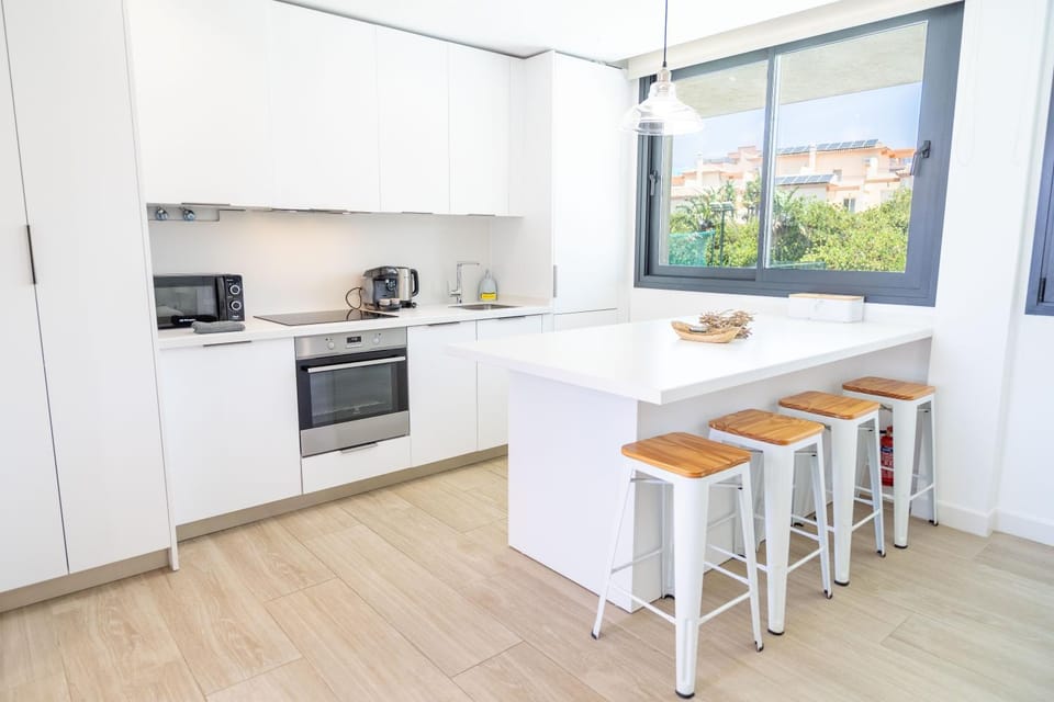 Kitchen or kitchenette, Dining area, dishwasher, oven, stove, toaster