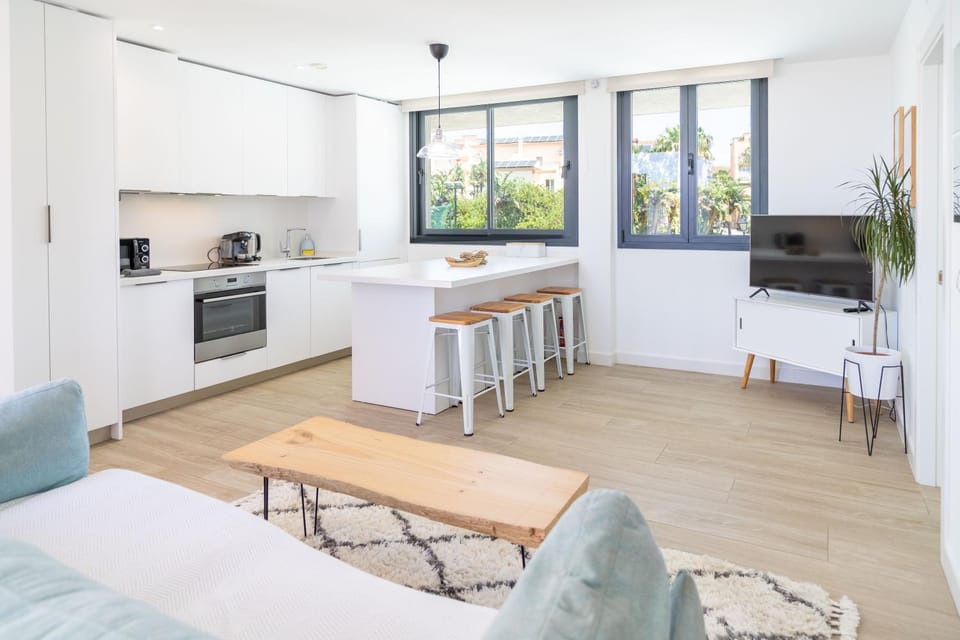 TV and multimedia, Kitchen or kitchenette, Living room, Seating area, Dining area, dishwasher, oven, stove