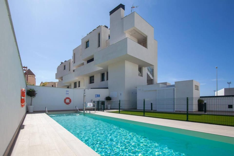 Property building, Day, Swimming pool