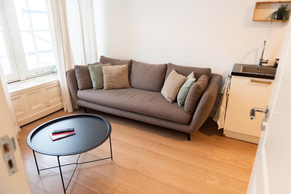 TV and multimedia, Living room, Seating area, City view
