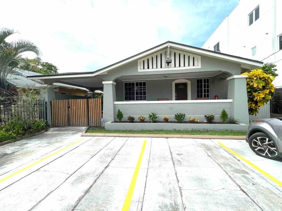 Independent Studio in Little Havana Apartment in Coral Gables
