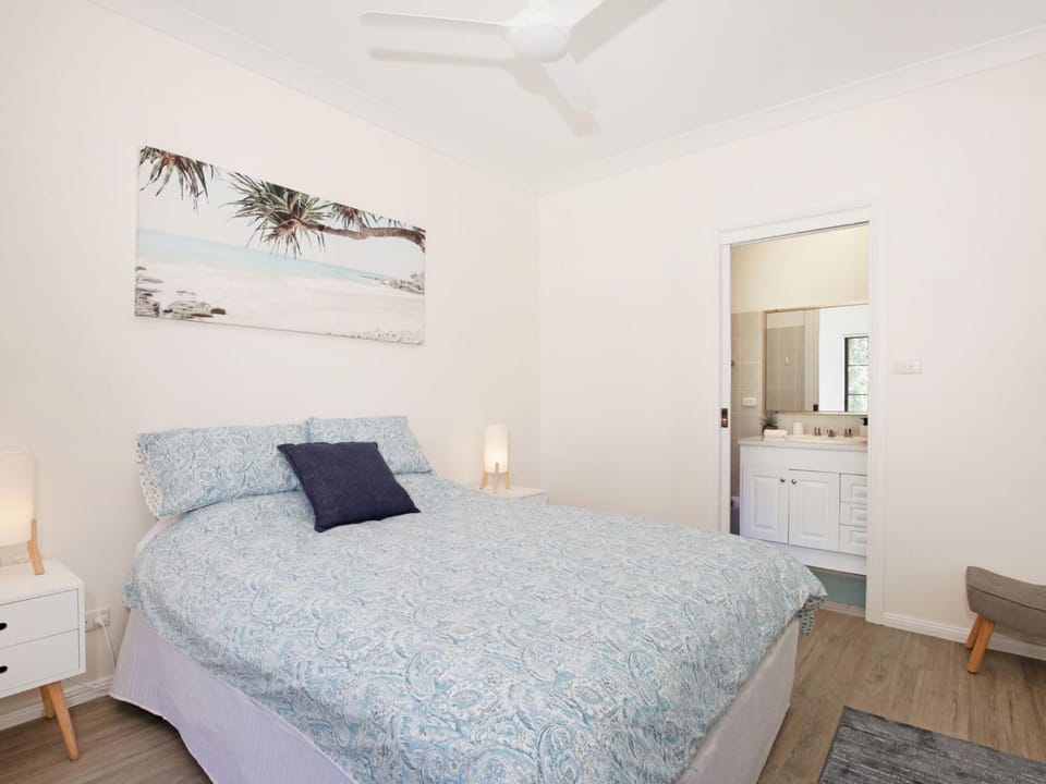 Bayview I Absolute Waterfront with Jetty I 5 Mins to Hyams Beach House in Vincentia